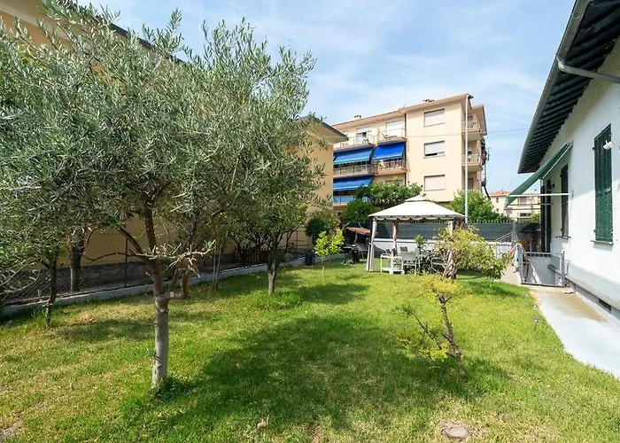 Lejlighed 300m Dal Mare, 10 Min Dalla Stazione Con Giardino Bordighera